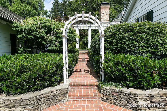 6011CharlesmeadRd-3201