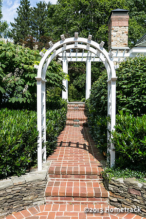 6011CharlesmeadRd-3200